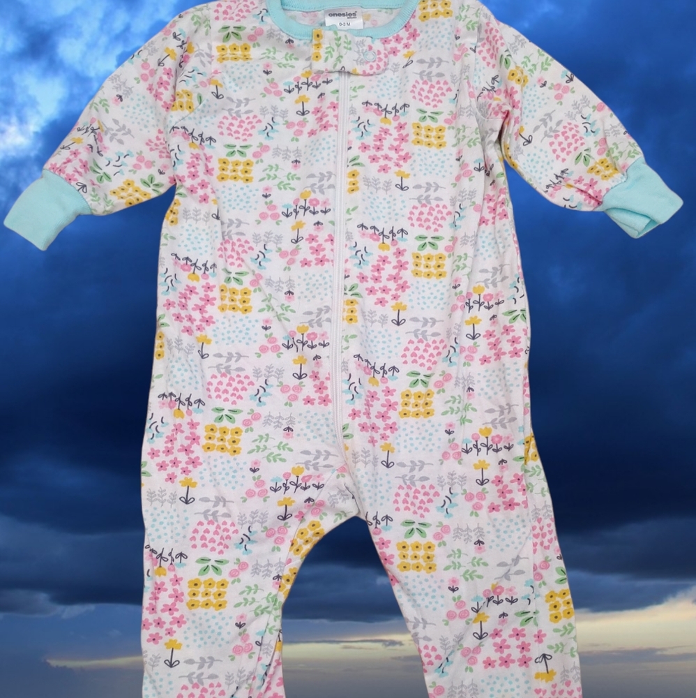 #1023 zip sleeper 0-3 months